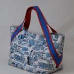 1　アニメ柄帆布トート